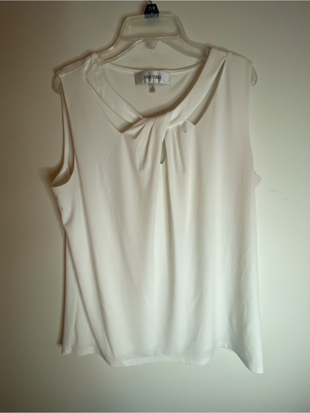 Jones Studio White Sleeveless Twist-Neck Camisole